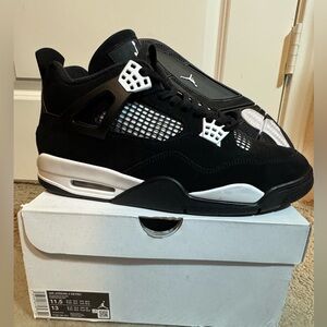 Jordan Retro 4 white thunder Black and White Men's Shoes